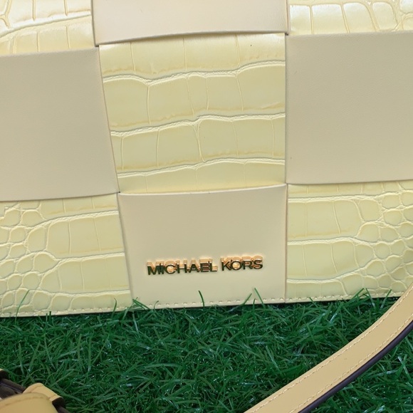 Michael Kors Mercer Sm clutch XBODY Buttercup - Picture 14 of 15